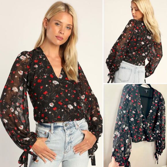 Lulus Tops - Lulus Feminine Romantic Holiday Wrapped in Blooms Floral Balloon Sleeve Top‎ M